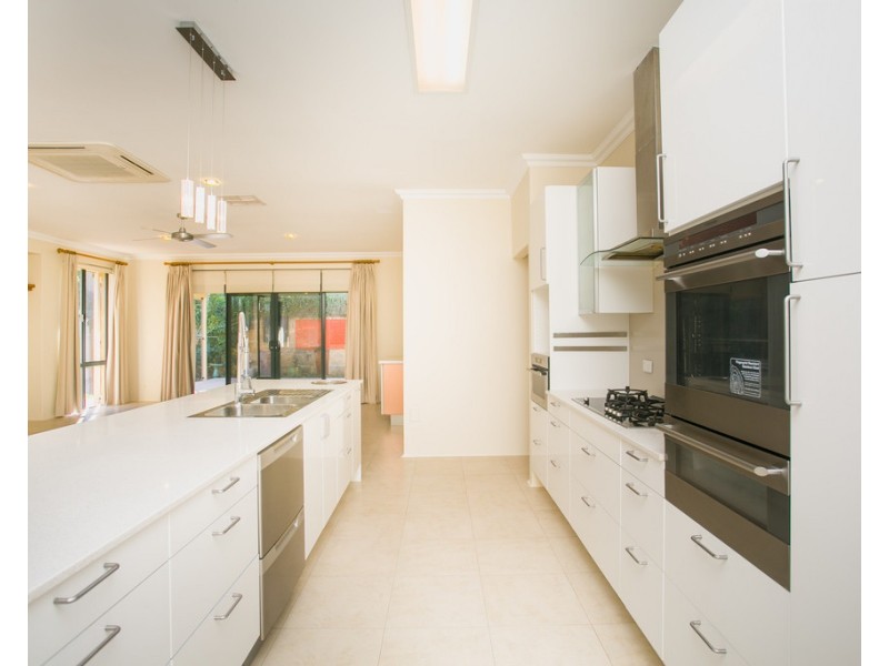 40 Lowan Loop, Karawara WA 6152