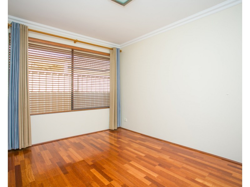 40 Lowan Loop, Karawara WA 6152