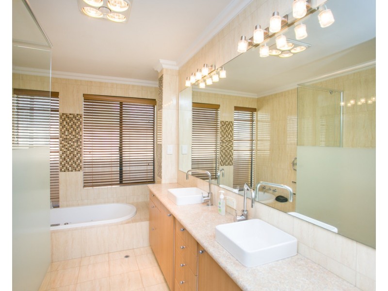 40 Lowan Loop, Karawara WA 6152