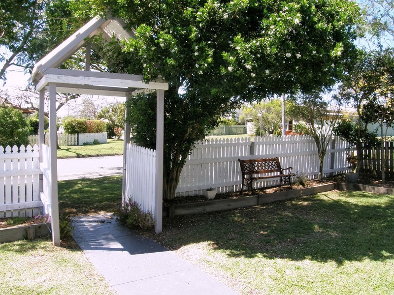 9 Knights Terrace, Margate QLD 4019