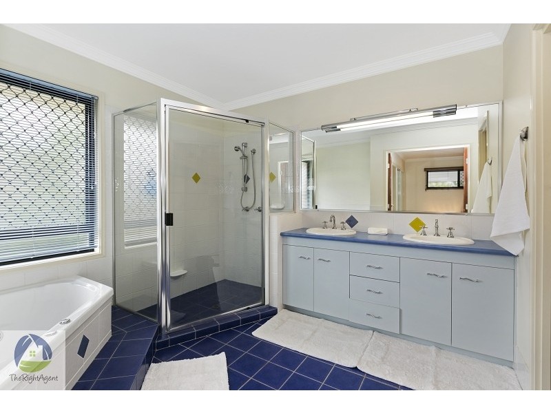 5 Boronia Court, Albany Creek QLD 4035