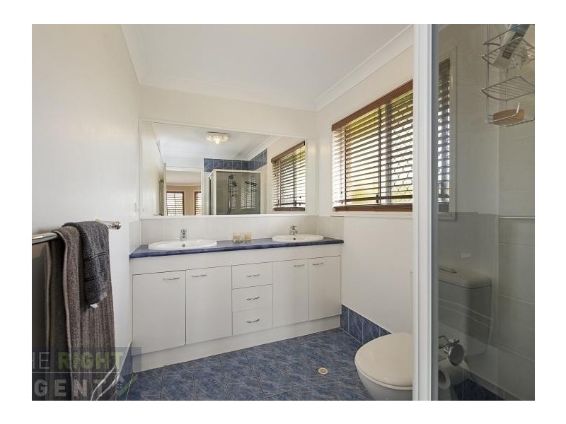 11 Memoire Court, Eatons Hill QLD 4037