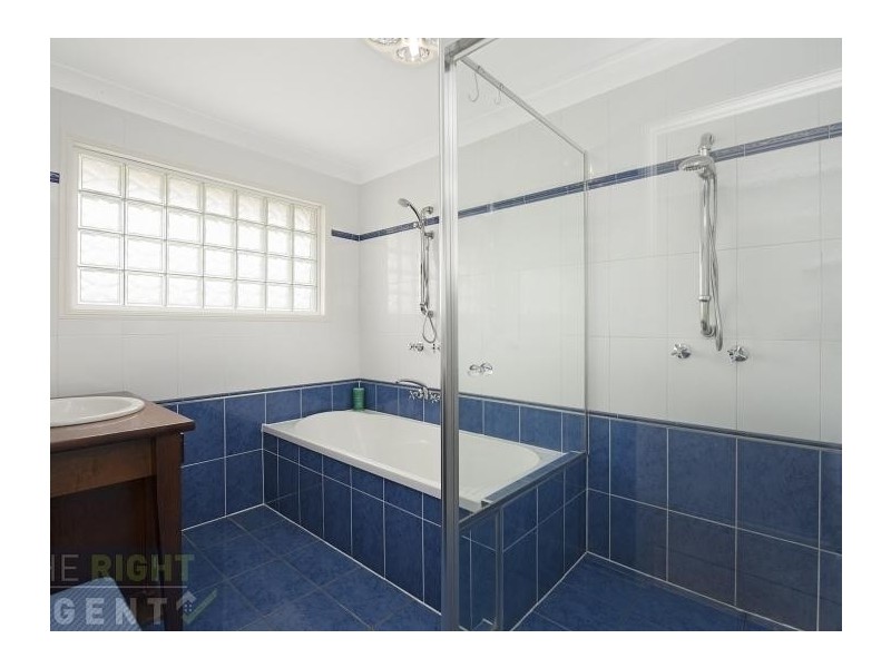 11 Memoire Court, Eatons Hill QLD 4037