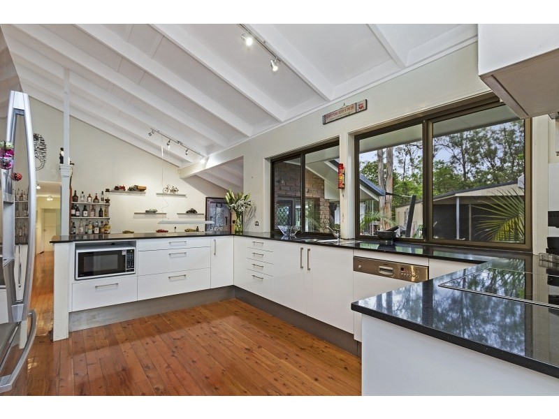 6 Kimberley Court, Eatons Hill QLD 4037