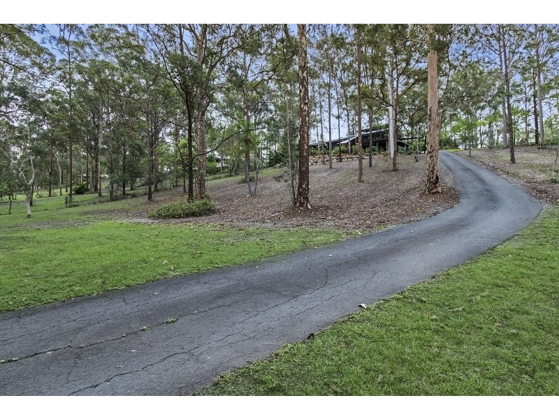 6 Kimberley Court, Eatons Hill QLD 4037