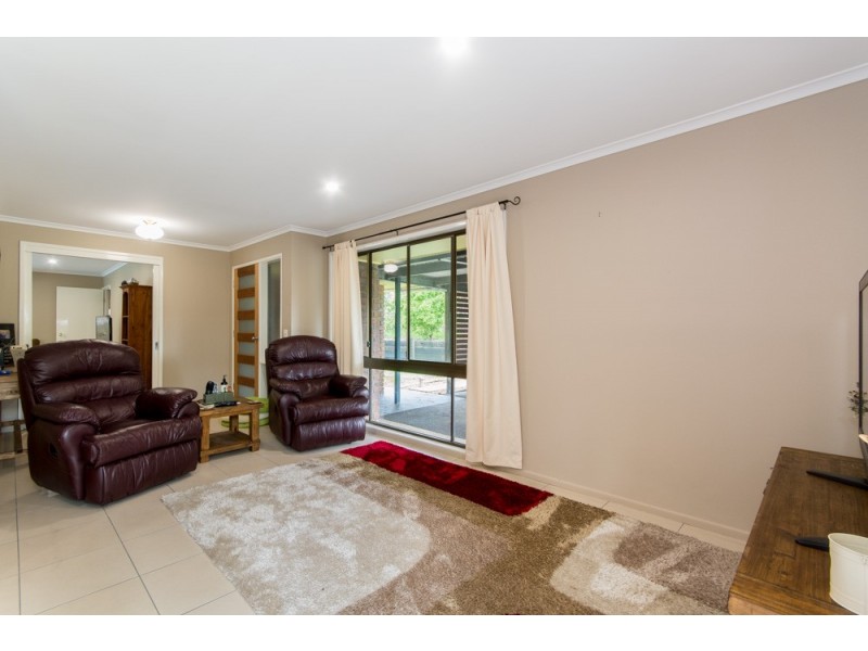 20 Branch Creek Road, Clear Mountain QLD 4500