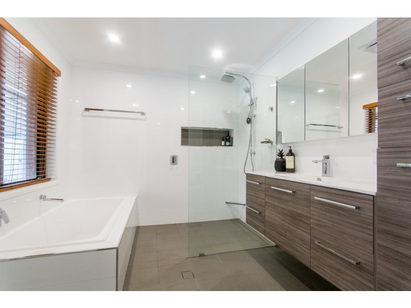 20 Branch Creek Road, Clear Mountain QLD 4500