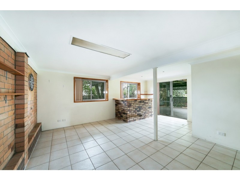 33 Lavercombe Drive, Kallangur QLD 4503