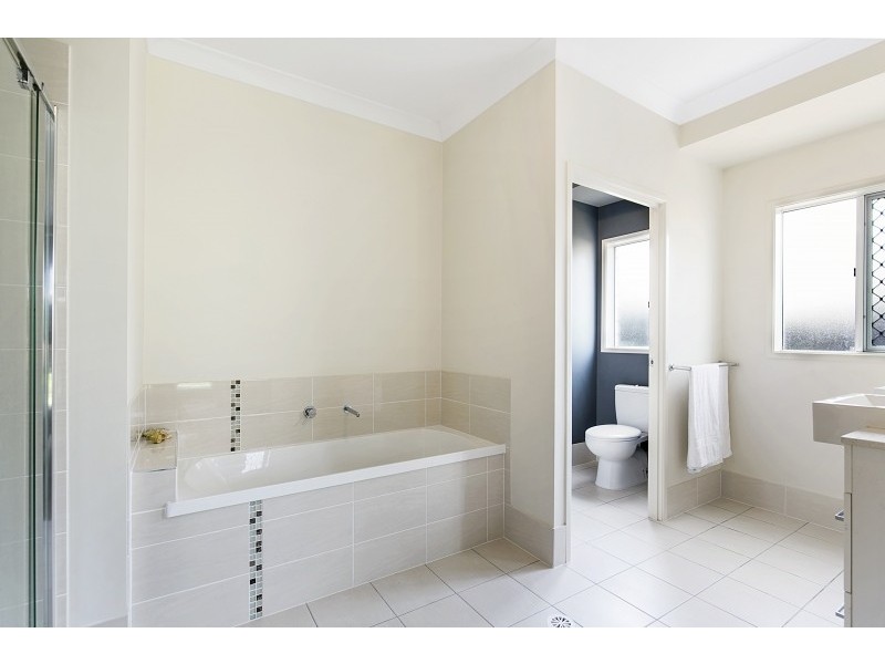 3 Tipuana Place, Cashmere QLD 4500