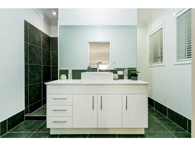 20 Page Close, Cashmere QLD 4500