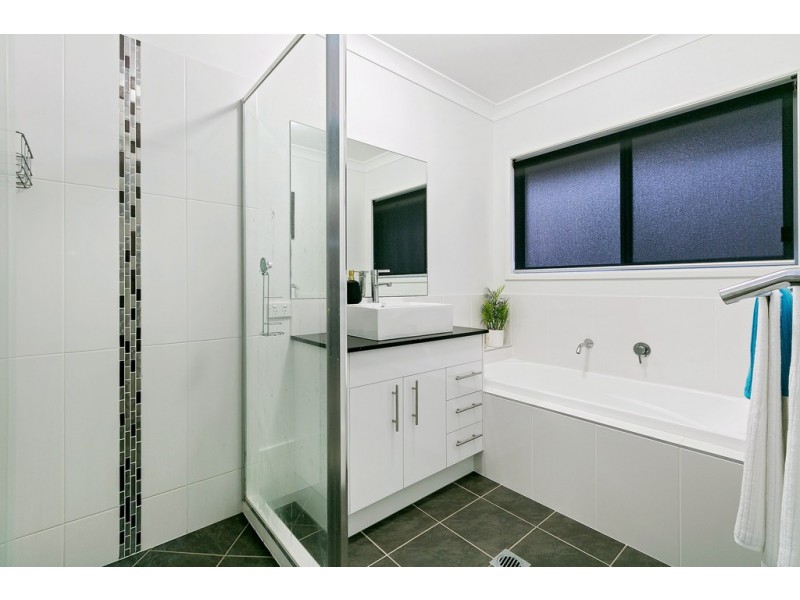 20 Page Close, Cashmere QLD 4500