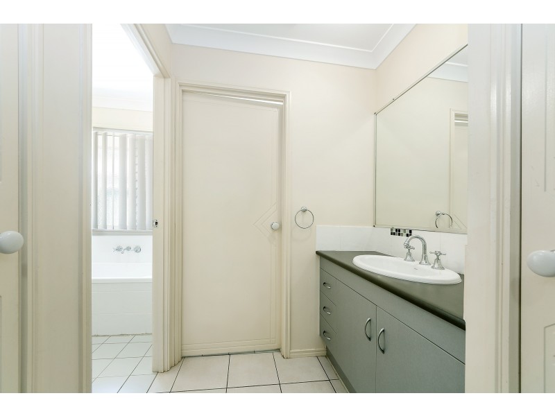 10 Tosca Street, Cashmere QLD 4500