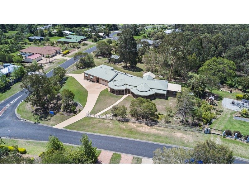 1 Creekwood Court, Warner QLD 4500