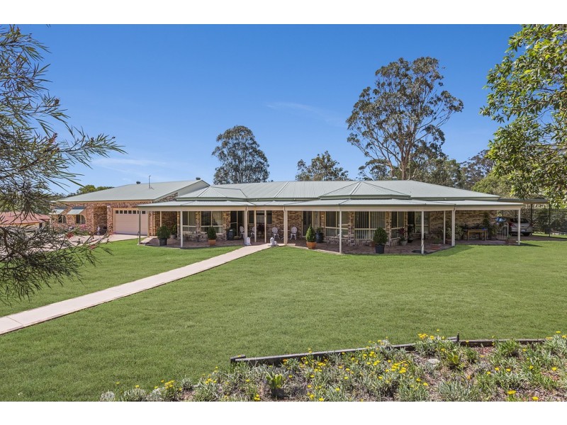 1 Creekwood Court, Warner QLD 4500