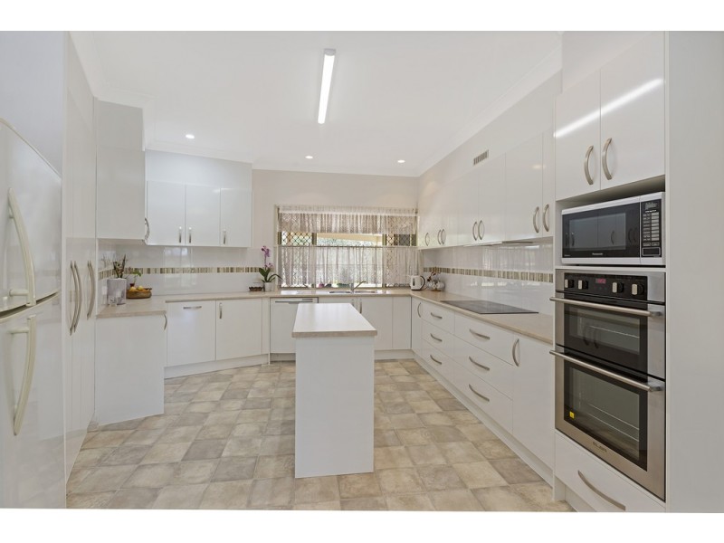 1 Creekwood Court, Warner QLD 4500