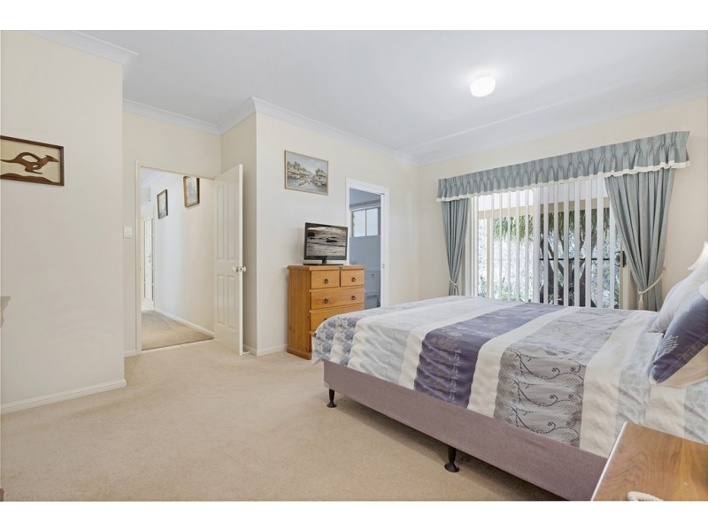 1 Creekwood Court, Warner QLD 4500