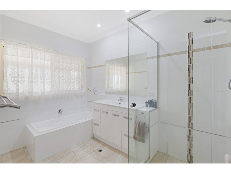 1 Creekwood Court, Warner QLD 4500