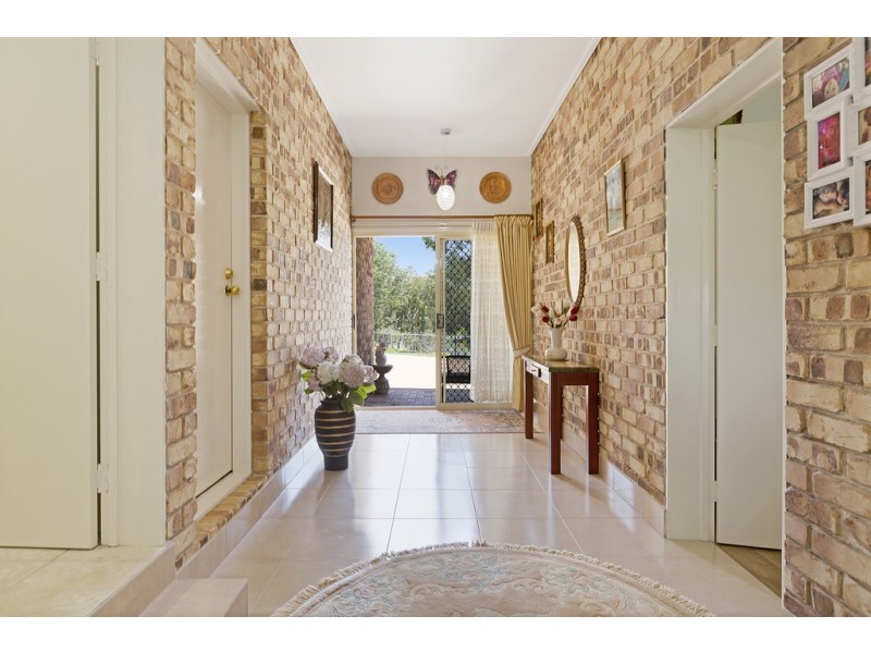 1 Creekwood Court, Warner QLD 4500