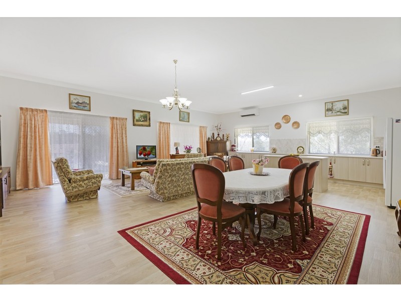 1 Creekwood Court, Warner QLD 4500