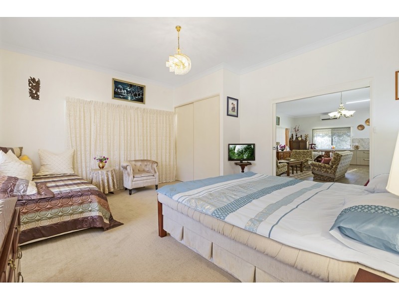 1 Creekwood Court, Warner QLD 4500