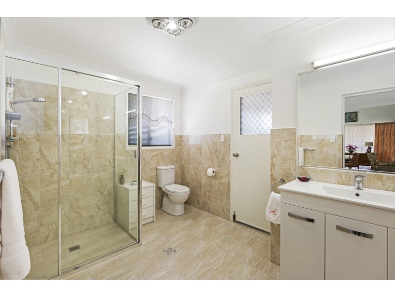 1 Creekwood Court, Warner QLD 4500