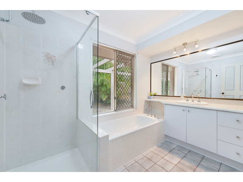 68 Cashmere Lane, Cashmere QLD 4500