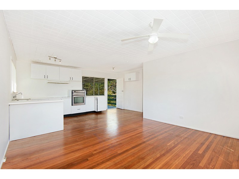6 Toni Court, Redbank Plains QLD 4301