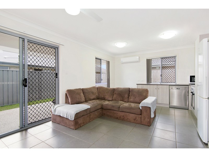 2/4 Bruce Baker Crescent, Crestmead QLD 4132