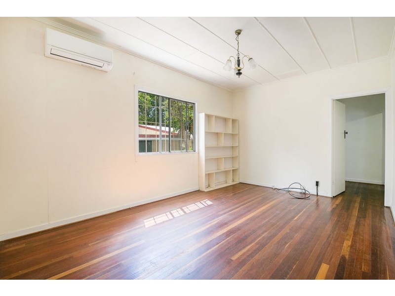 8 Barker Street, Ipswich QLD 4305