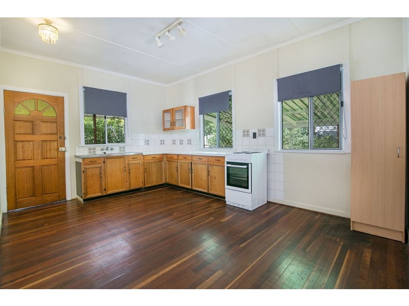 8 Barker Street, Ipswich QLD 4305