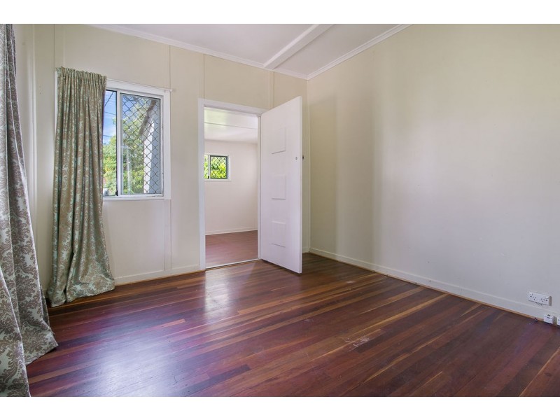 8 Barker Street, Ipswich QLD 4305