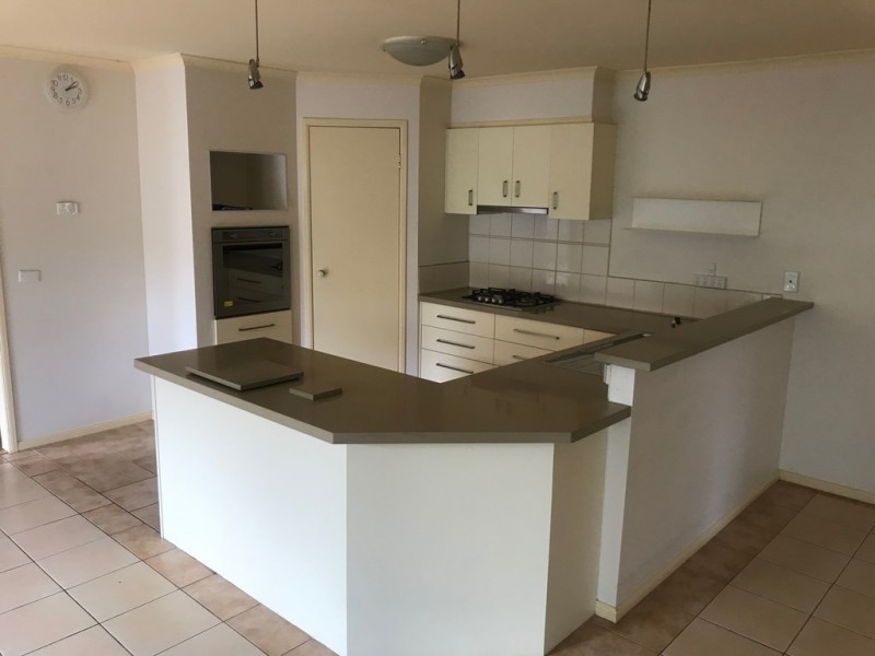 39 Kingfisher Drive, Seabrook VIC 3028