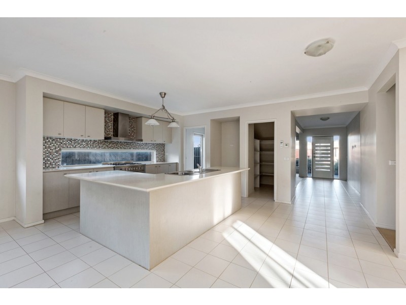 5 Nossal Drive, Point Cook VIC 3030