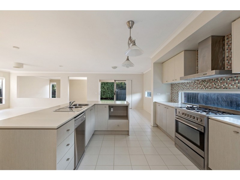 5 Nossal Drive, Point Cook VIC 3030