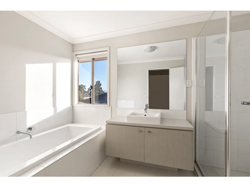 5 Nossal Drive, Point Cook VIC 3030