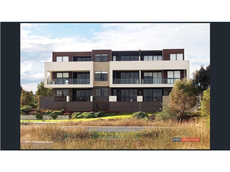 2/2-10 Monckton Place, Caroline Springs VIC 3023