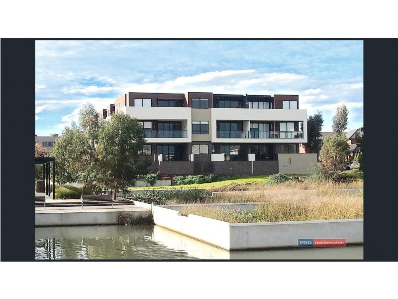 2/2-10 Monckton Place, Caroline Springs VIC 3023