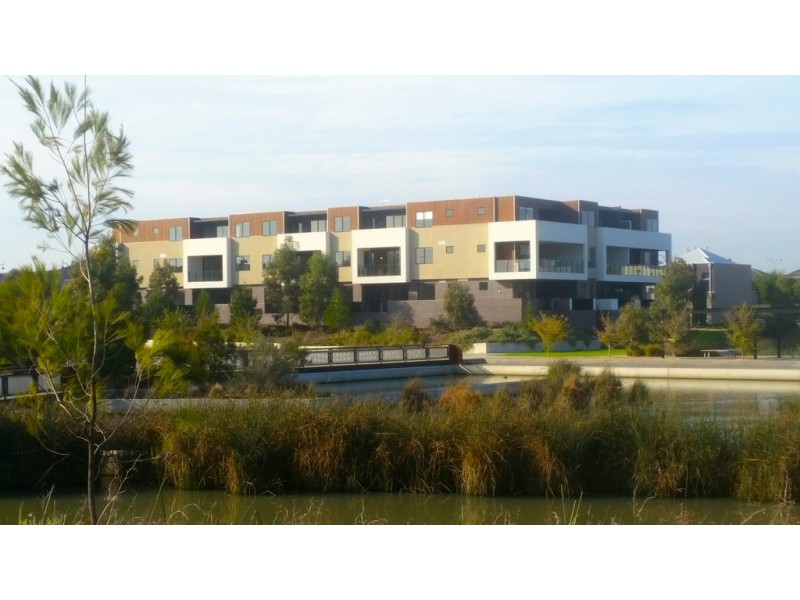 4/2-10 Monckton Place, Caroline Springs VIC 3023