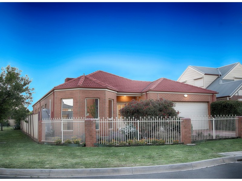 10 Brinton Lane, Caroline Springs VIC 3023