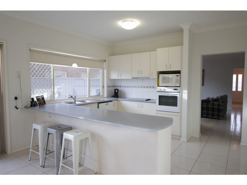 10 Brinton Lane, Caroline Springs VIC 3023