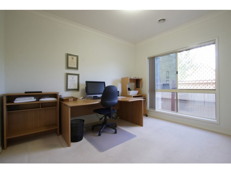 10 Brinton Lane, Caroline Springs VIC 3023