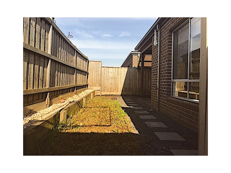 24 Viscosa Road, Brookfield VIC 3338