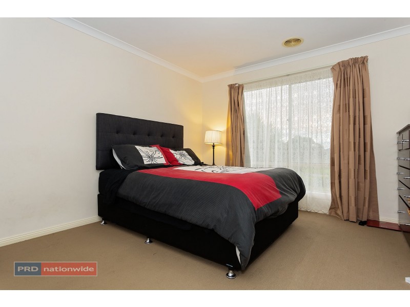 39 Rain Lover Drive, Kurunjang VIC 3337