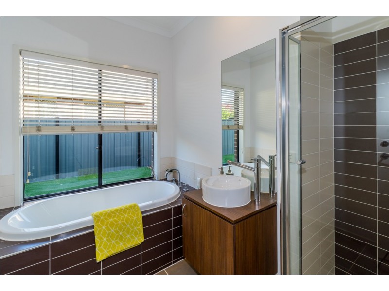 5 Grove Road, Craigieburn VIC 3064