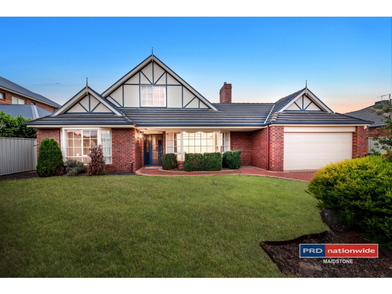 10 Lake Eyre Place, Caroline Springs VIC 3023