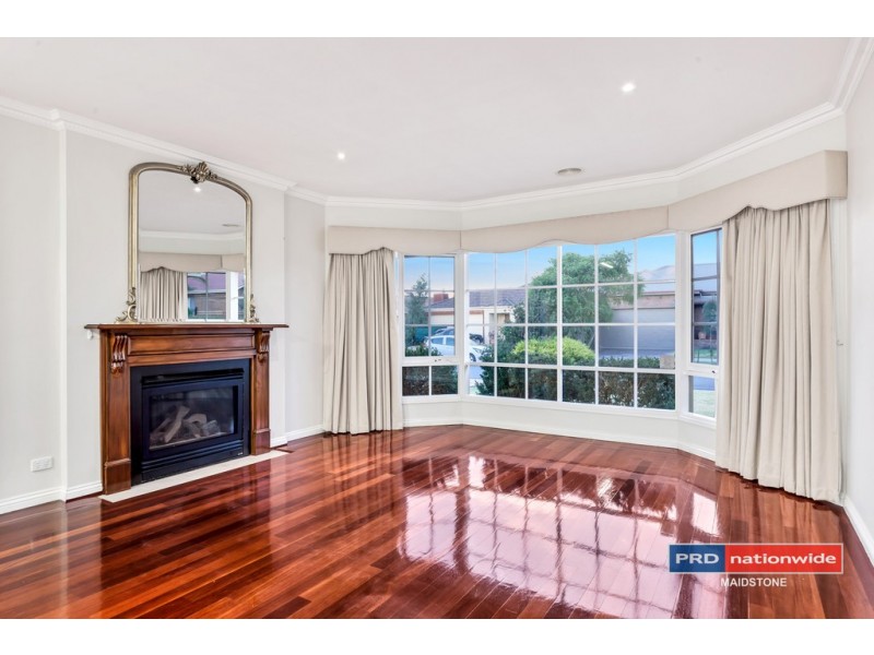 10 Lake Eyre Place, Caroline Springs VIC 3023