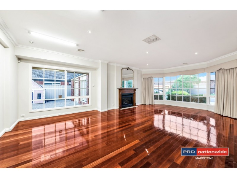 10 Lake Eyre Place, Caroline Springs VIC 3023