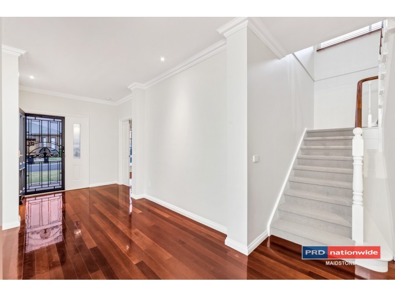 10 Lake Eyre Place, Caroline Springs VIC 3023