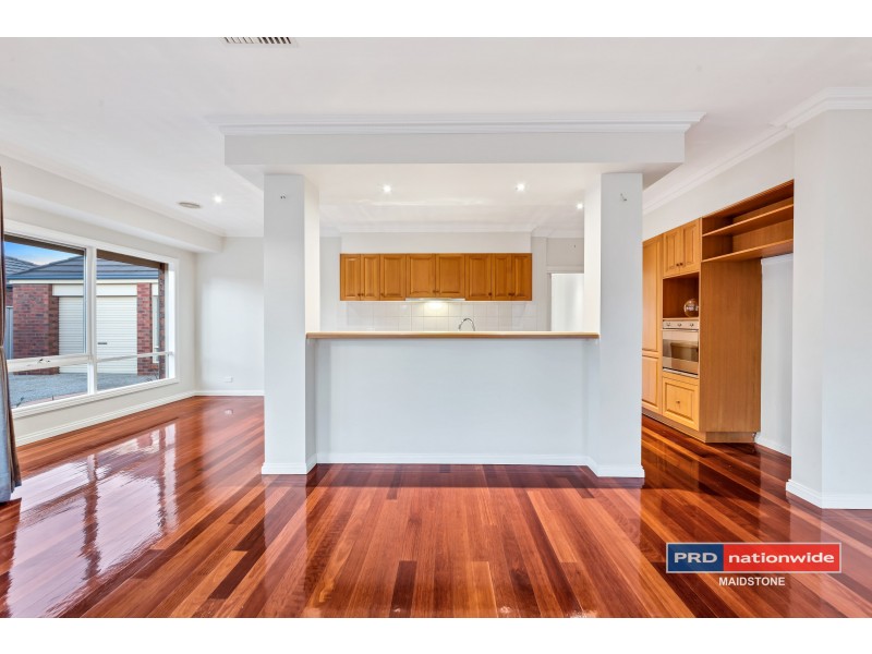 10 Lake Eyre Place, Caroline Springs VIC 3023