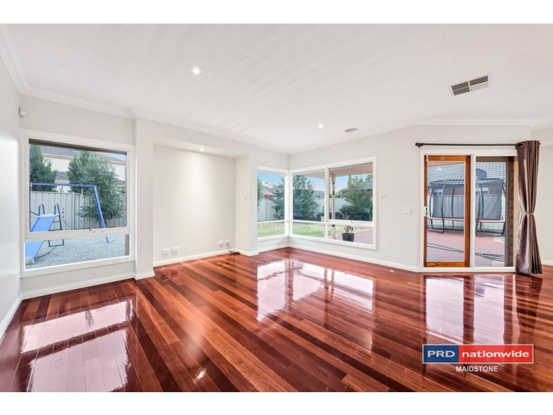 10 Lake Eyre Place, Caroline Springs VIC 3023